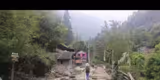 Forest restaurant on the way to go Namrung from Deng.jpg