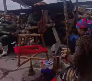 witnessing-local-handicrafts-weaving