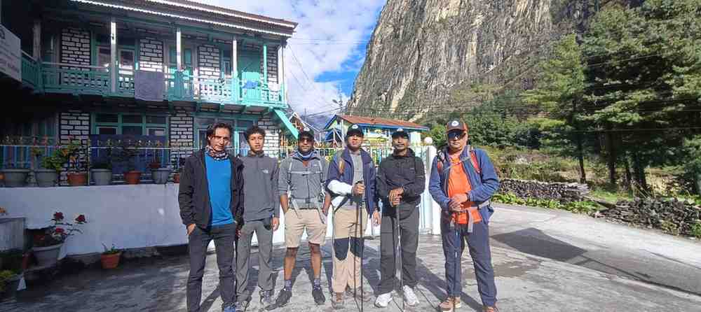 trekking team in chame 