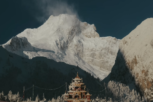 Manaslu Circuit Trek: Monsoon, Winter & Spring Seasons compared