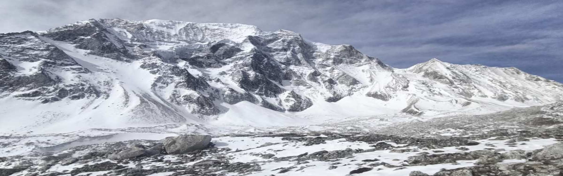manalsu circuit trek vs tsum valley trek